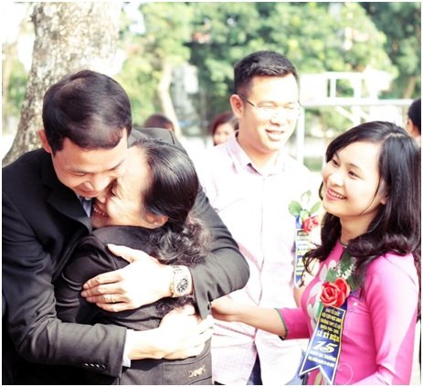Khoảnh khắc cô trò gặp nhau