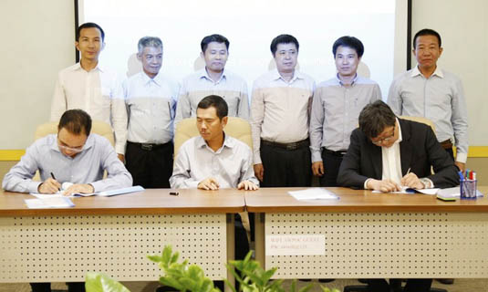 Quang cảnh lễ ký hợp đồng. Ảnh: Ngọc Huyền