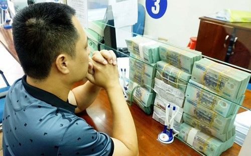 Điểm xuất phát của quá trình xử lý nợ xấu hiện nay được xác định từ mốc 30/9/2012 - thời điểm nợ xấu được công bố công khai với mức độ hai con số, thay vì chỉ trên dưới 3% theo cách công bố nhiều năm trước đó.