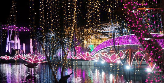 Đèn trang trí ở công viên Cà Mau