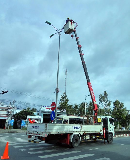 Lắp đặt đèn chiếu sáng ở TP Bến Tre