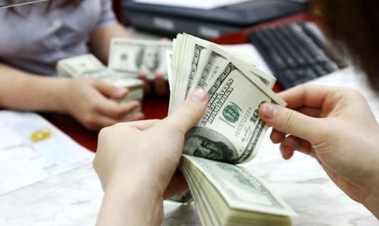 Quyết định gia hạn cho vay ngoại tệ của NHNN ngoài việc tiếp tục hỗ trợ cho các doanh nghiệp xuất khẩu được vay vốn thì cũng sẽ góp phần giúp giảm sức cầu về USD trong ngắn hạn.