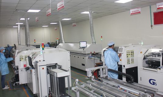 Dàn máy dán chip LED theo công nghệ Nhật Bản trị giá 30 tỷ đồng vừa được Công ty CP Bóng đèn Điện Quang đầu tư.