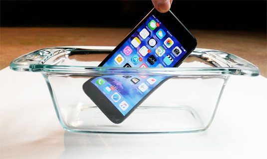 Điều gì sẽ xảy ra khi ngâm iPhone 7 trong axít mạnh nhất thế giới