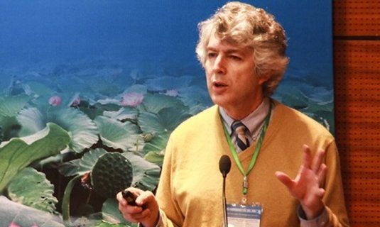  GS Paul Glewwe đặt câu hỏi liệu sách tham khảo hay dạy thêm có tác động đến kết quả PISA của Việt Nam hay không?