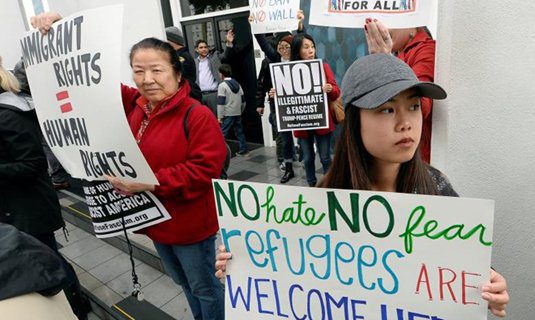 iểu tình phản đối sắc lệnh của ông Trump. (Nguồn: Reuters)