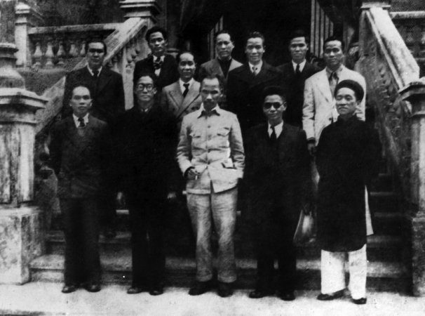 Chính phủ lâm thời Việt Nam Dân chủ Cộng hòa ra mắt tháng 8/1945.