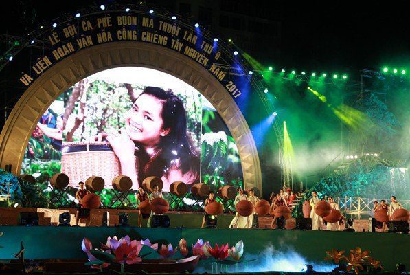 Thủ tướng phátbieeur khai mạc lễ hội cà phê Tây Nguyên