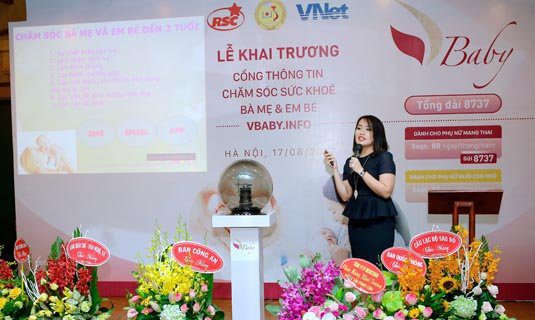 Bà Thái Thu Thủy, đại diện cho Ban lãnh đạo VBaby trình bày nội dung Dự án.