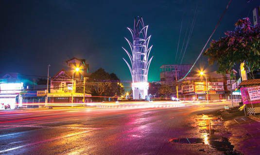 Sóc Trăng lung linh trong đêm mưa.