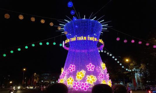 Cuối đường đèn nghệ thuật.