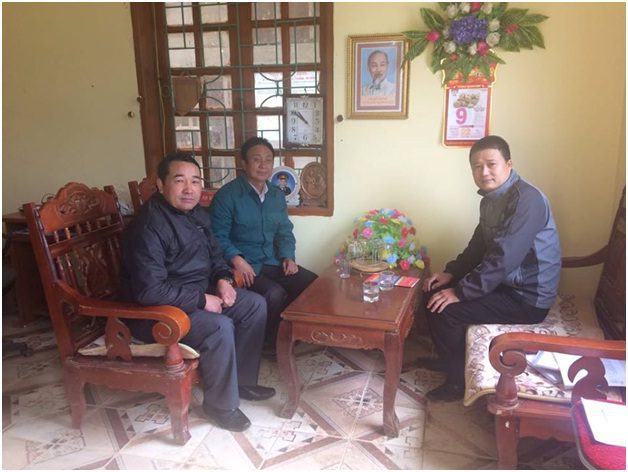 Lãnh đạo đảng ủy xã trao đổi cùng phóng viên. ảnh: Nguyễn Sơn