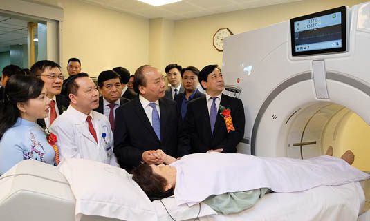 Thu tuong tham hoi benh nhan dang dieu tri tai benh vien Viet Xo