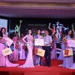 Nhà Báo Đắc Bình Và Nữ Hoàng Tài Năng Huyền Sâm Trao Giải A Khôi 2 Cho TS Nguyễn Thị Hường