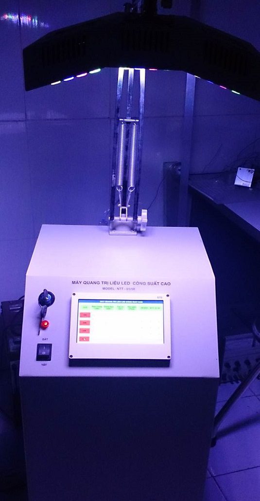 Hình 4. Thiết bị LED trị liệu