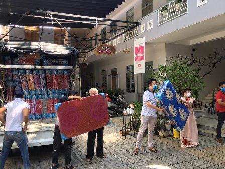 Nhân viên Cty chị mà ủng hộ