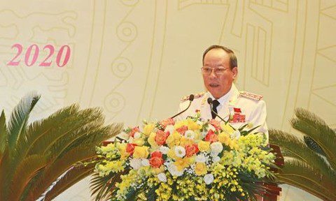 Thượng tướng Lê Quý Vương trình bày dự thảo Báo cáo chính trị tại Đại hội