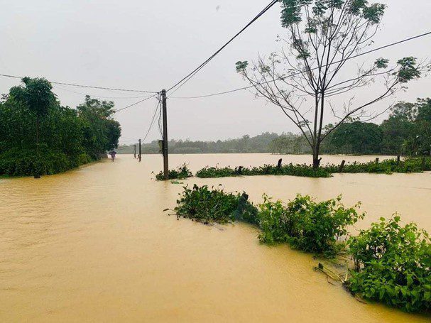 Các tuyến đường đều ngập sâu