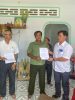 Chính quyền địa phương trao quyết định giao nhà Tình Đồng Đội cho gia đình ông Nguyễn Hoàng Hạt