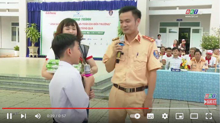 Phòng Cảnh sát giao thông tuyên truyền luật giao thông ở trường THCS Bình Châu