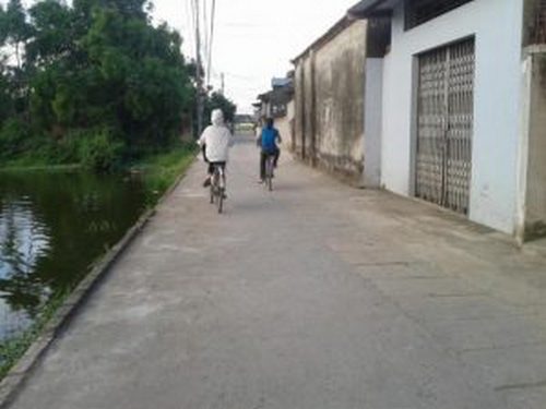 Đường làng xã An Thượng được bê tông hóa, khang trang sạch đẹp.