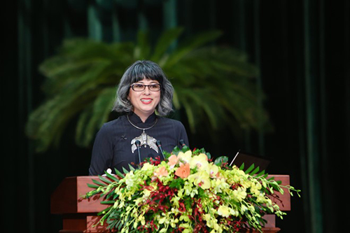 Giáo sư Kiều Linh Caroline Valverde giảng dạy tại Đại học California Davis.
