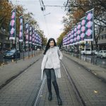 dong-nhi-hanh-phuc-khi-thang-giai-nghe-si-xuat-sac-nhat-dong-nam-01