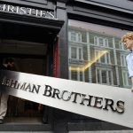 qua-bom-bat-ngo-thang-10-co-giup-donald-trump-ha-ba-clinton2