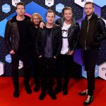 tham-ema-2016-martin-garrix-xuat-hien-cuc-dien-trai-cung-dan-sao-gioi-07