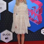 tham-ema-2016-martin-garrix-xuat-hien-cuc-dien-trai-cung-dan-sao-gioi-08