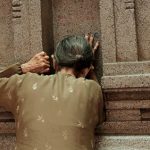 up-mat-vao-tuong-de-tro-chuyen-voi-tuong-da-03