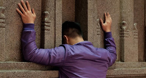 Người ta luôn tìm thấy sự thanh thản khi "trò chuyện" cùng bức tường.