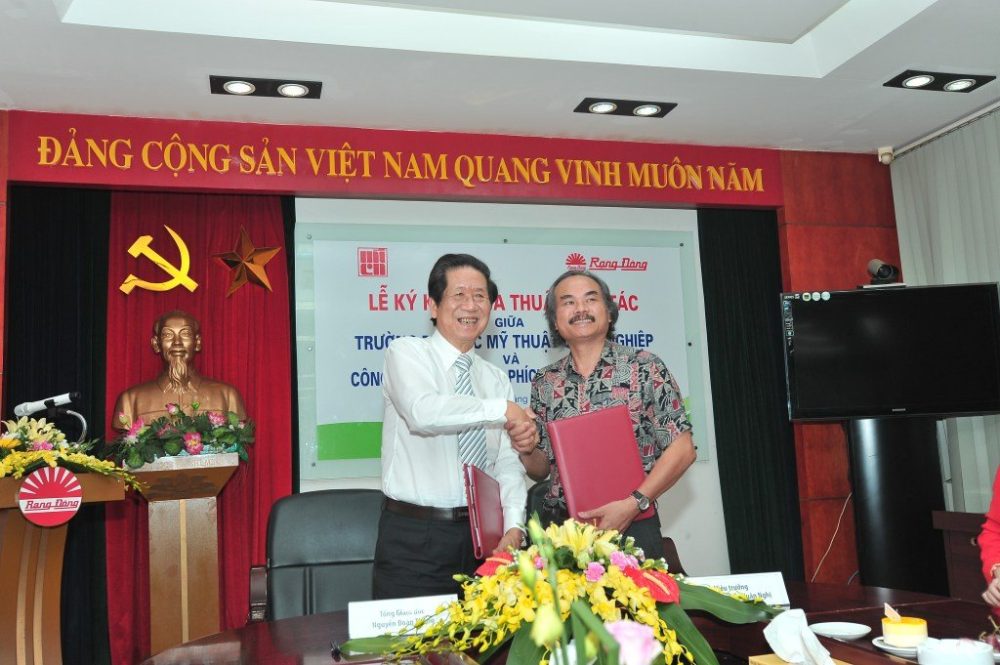 Lãnh đạo Công ty BĐPN Rạng Đông và Hiệu trưởng ĐH Mỹ thuật công nghiệp cùng ký kết thỏa thuận hợp tác toàn diện giữa hai đơn vị