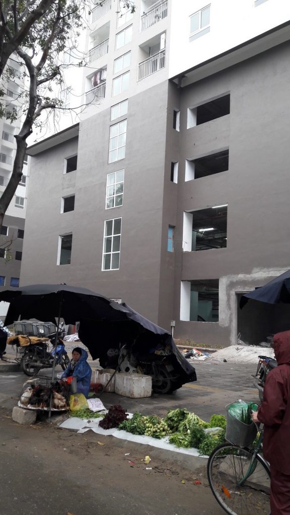 Chợ cóc đang “bủa vây” dự án chung cư Ruby Tower Định Công.