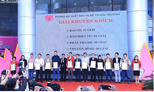 BTC trao giải Khuyến khích cho các tập thể, cá nhân có phóng sự xuất sắc về đề tài môi trường.