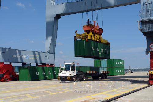Cảng quốc tế Cái Mép đón siêu tàu container. Ảnh: Đoàn Mạnh Dương/TTXVN