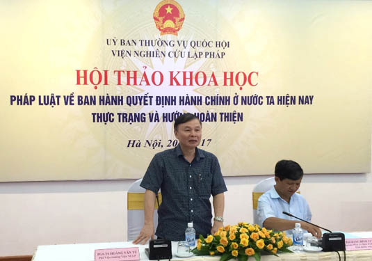 PGS.TS Hoàng Văn Tú, Phó Viện trưởng Viện Nghiên cứu lập pháp chủ trì và phát biểu khai mạc hội thảo. Ảnh: VGP/Nguyễn Hoàng