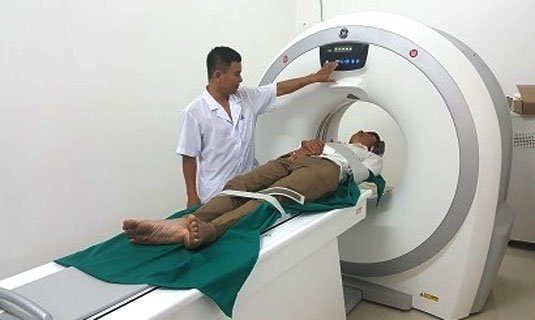 Hình ảnh bệnh nhân chữa trị bằng công nghệ cao chụp CT scan 4 lớp cắt