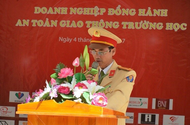 Thượng tá Trần Văn Sơn - phó trưởng phòng PC67 công an tỉnh Lâm Đồng- phát biểu tại chương trình