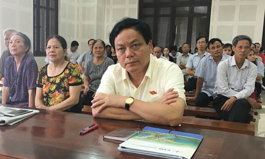 Ông Hoàng Đức Thắng, Trưởng đoàn ĐBQH tỉnh Quảng Trị, dự phiên tòa để giám sát đến ngày cuối cùng.