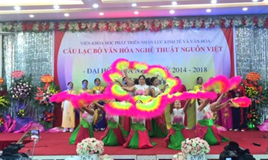 (Tiết mục văn nghệ chi hội Hà Thành)
