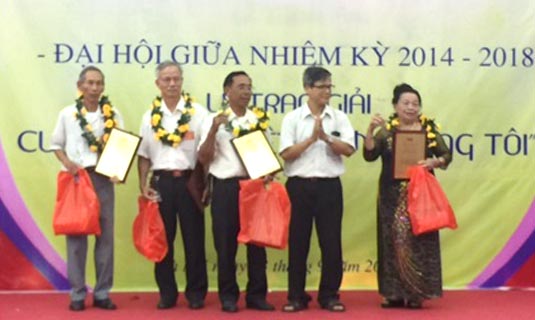 (Tác giả nhận giải Khuyến Khích của cuộc thi)
