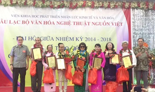 (Tác giả nhận giải 3 cuộc thi)