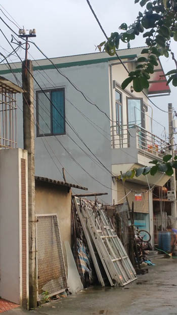 Một công trình trong tổ dân phố số 2 Phường Phúc Diễn (gần nhà bà Tuyết) cũng được xây dựng kiên cố khang trang. Ảnh: PV
