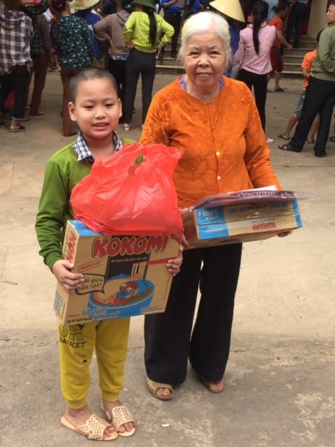 Nụ cười trên môi của hai bà cháu