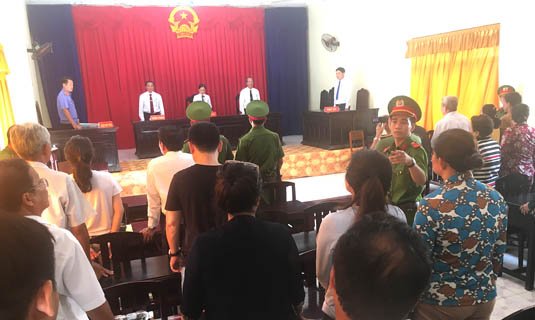 Quang cảnh phiên tòa phúc thẩm tuyên án chiều 7/11.