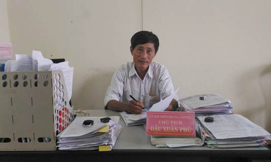 Đồng chí: Đậu Xuân Phú chủ tịch UBND xã Cẩm Sơn.