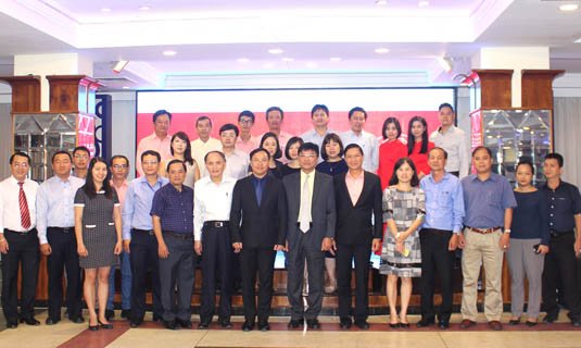 Các đại biểu chụp ản chung trong Hội nghị .