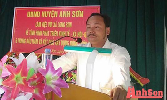 Ông :Đặng Đình Công chủ tịch UBND xã Long Sơn.