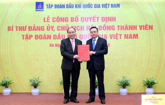 Thủ tướng Nguyễn Xuân Phúc trao quyết định bổ nhiệm đồng chí Trần Sỹ Thanh giữ chức Chủ tịch Hội đồng Thành viên (HĐTV) Tập đoàn Dầu khí Quốc gia Việt Nam (PVN).